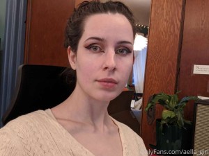 Aella Girl Photo #19