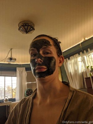 Aella Girl Photo #27