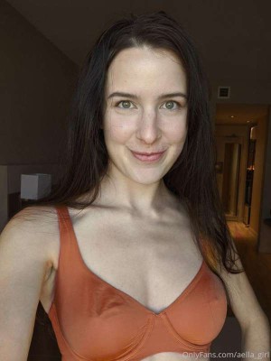 Aella Girl Photo #34