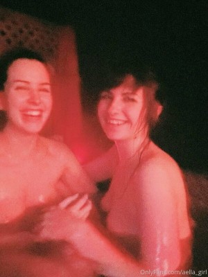 Aella Girl Photo #109