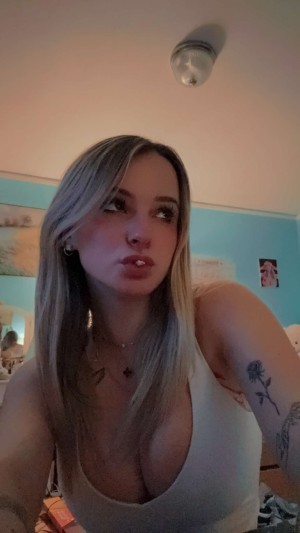 Kaitlyn Krems Photo #202