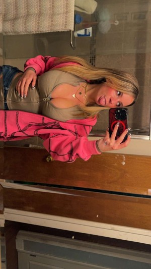 Kaitlyn Krems Photo #256