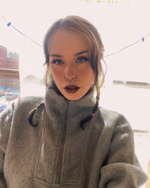 Tellmemore666 Photo #6