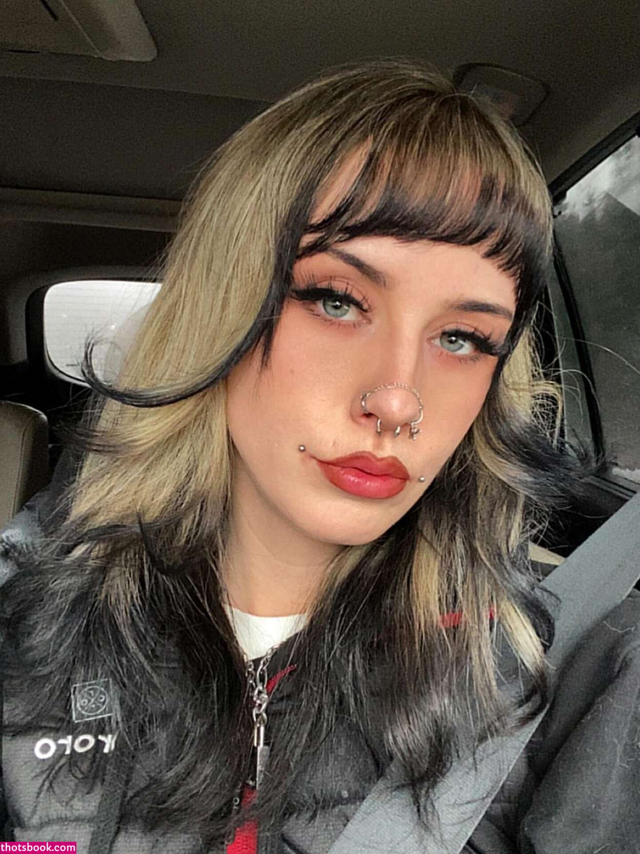 Tellmemore666 Photo #13