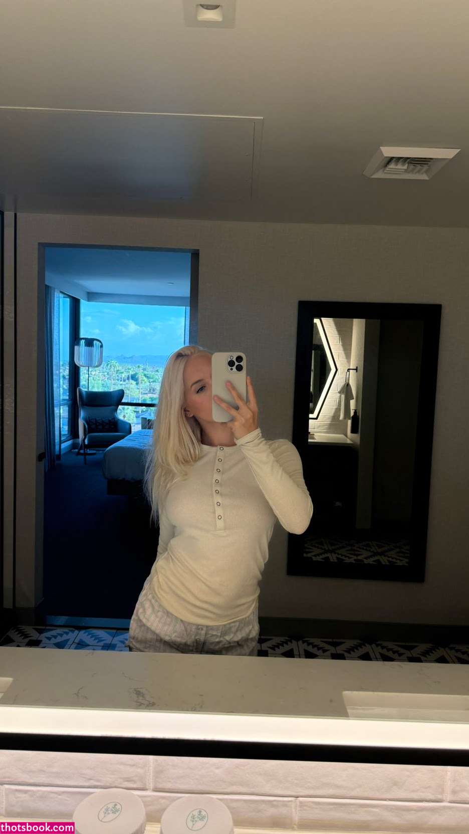 Julia Tate Photo #11