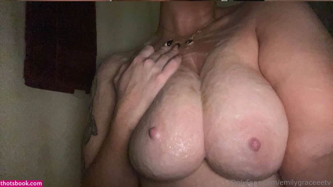 Emilygraceeetv Photo #9