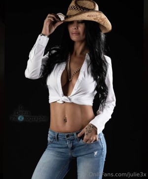 Julie Lelievre Photo #12