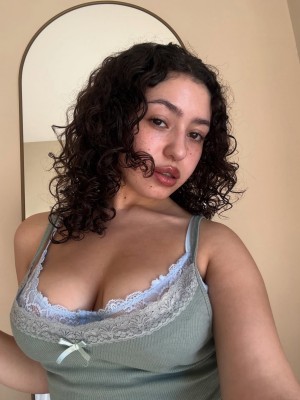 isabellaissweet Photo #7