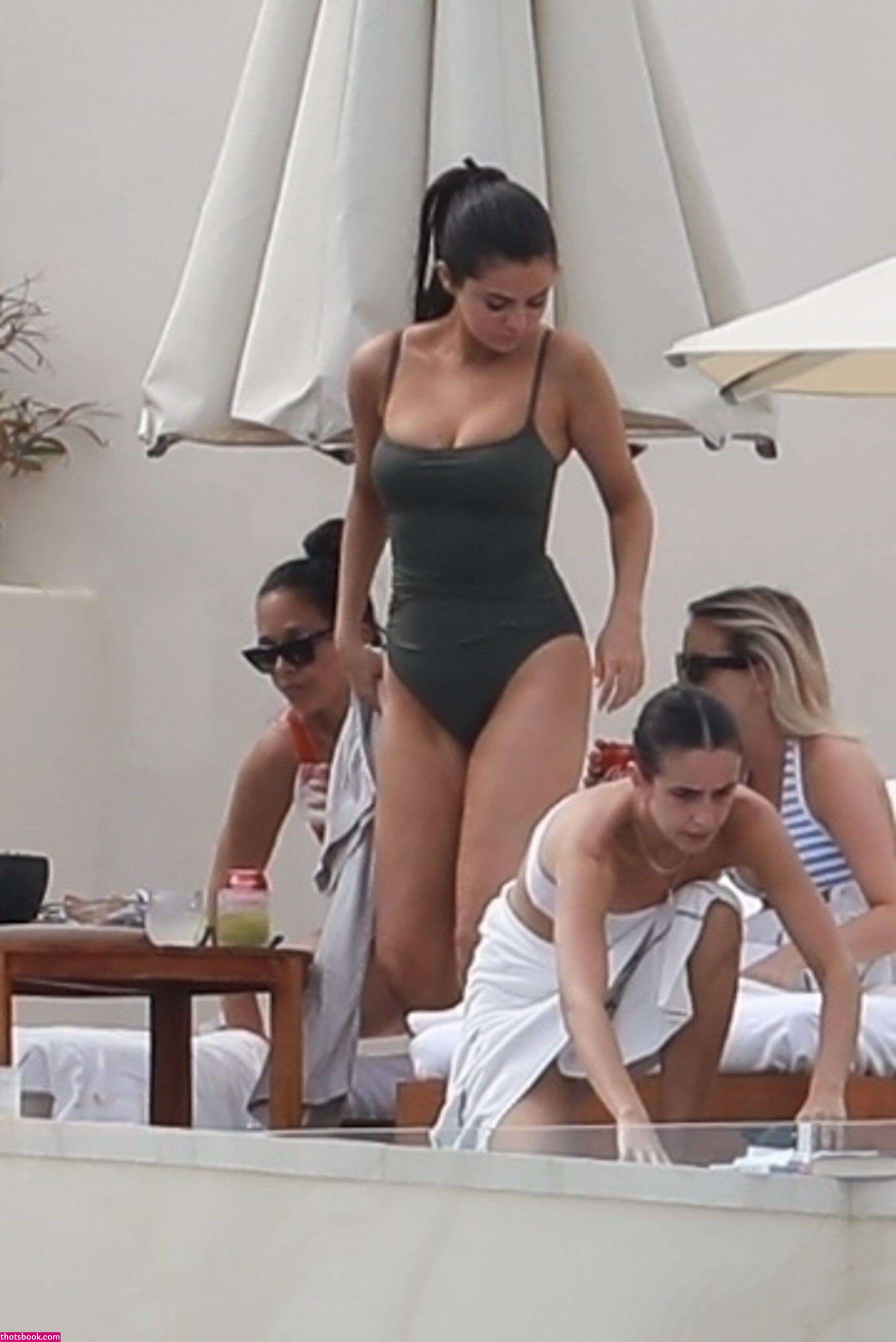 Selena Gomez Photo #9