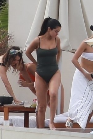 Selena Gomez Photo #4