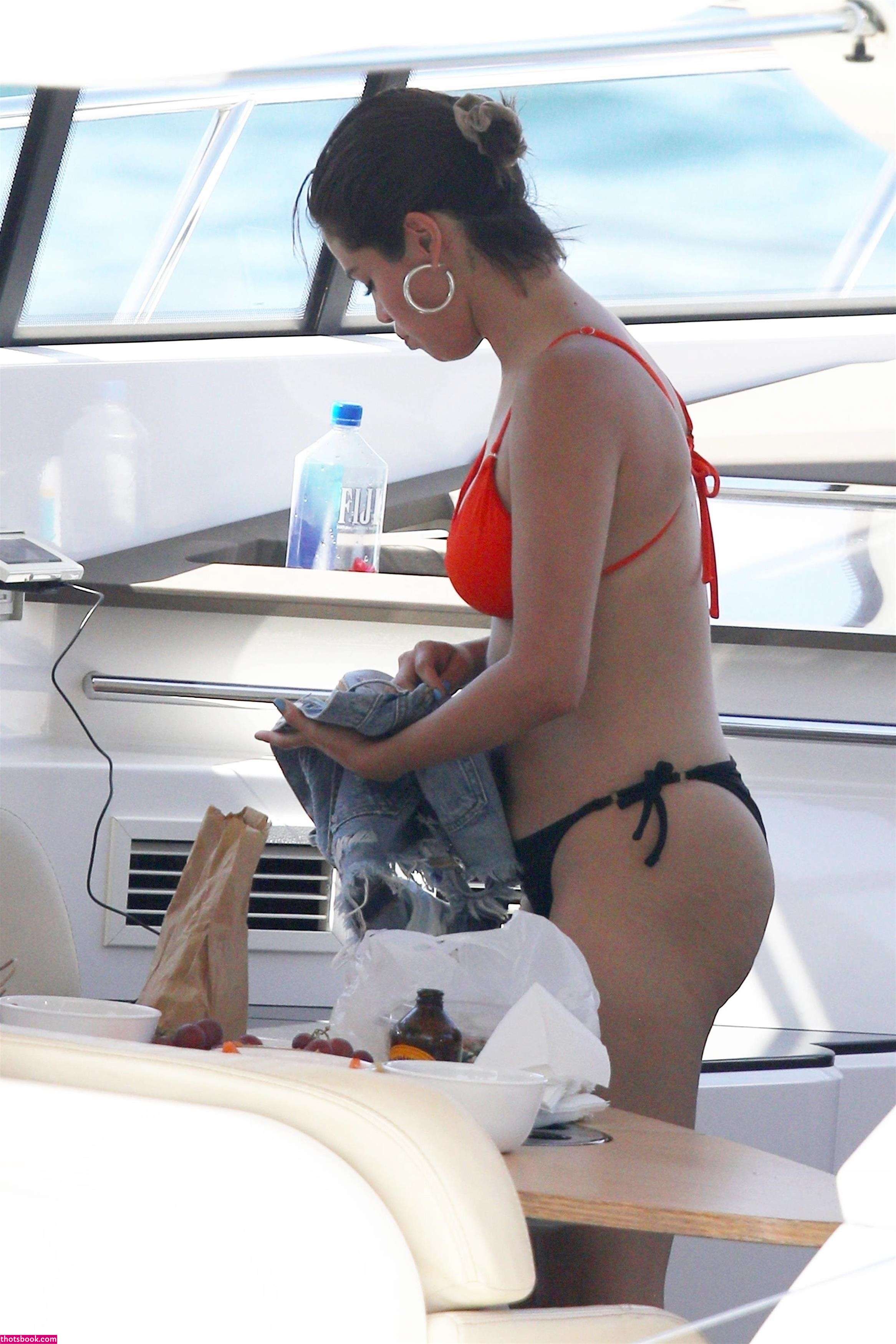Selena Gomez Photo #43