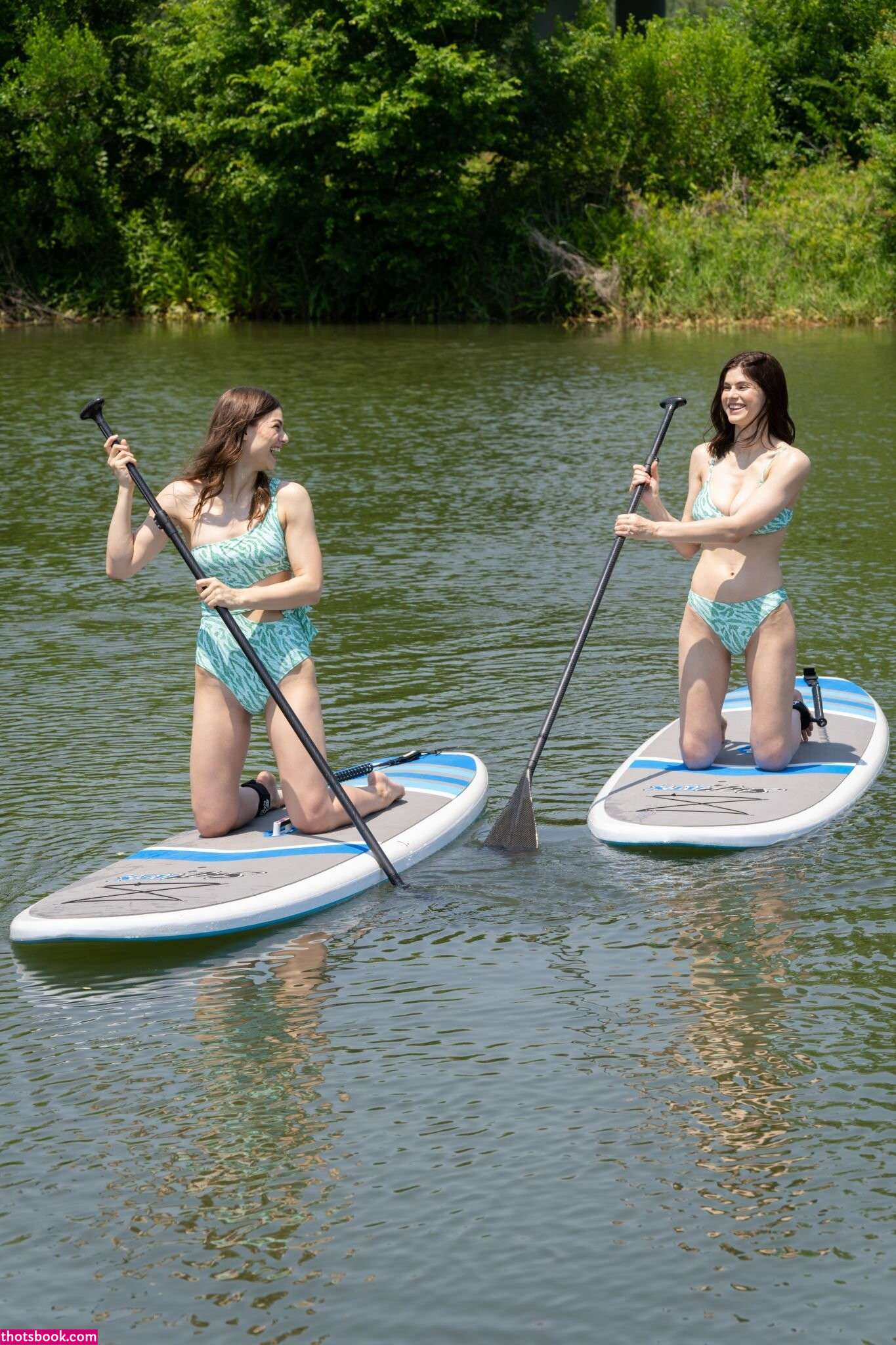 Alexandra Daddario Photo #4