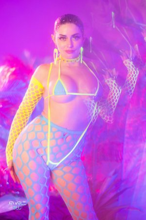 Jewelzblu Photo #11