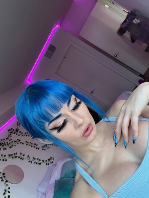 Jewelzblu Photo #30