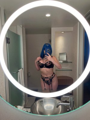 Jewelzblu Photo #46