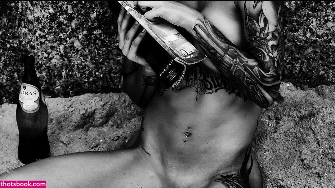 Kelly Winstanley Photo #8