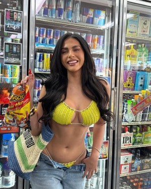 Amanda Trivizas Photo #230