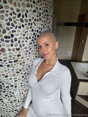 emmapawg Photo #24