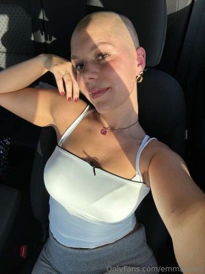 emmapawg Photo #28