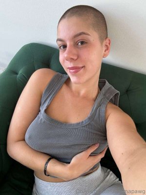 emmapawg Photo #29