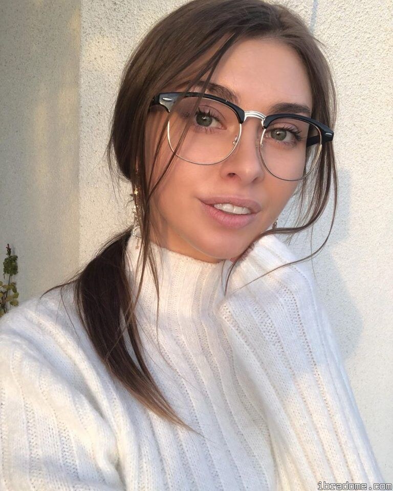 Molly Bennett Photo #14