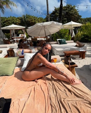 Jenny Alves Photo #5