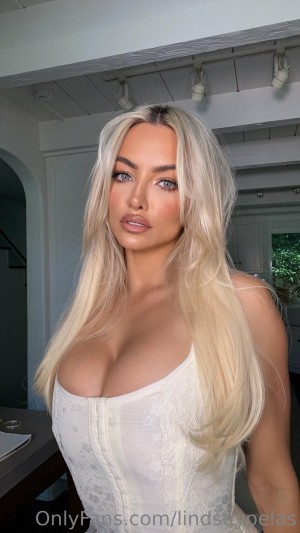 Lindsey Pelas Post #109