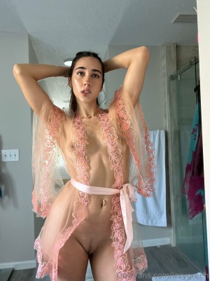 Izzy Green Photo #361