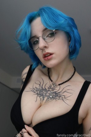 Lyra Crow Photo #798
