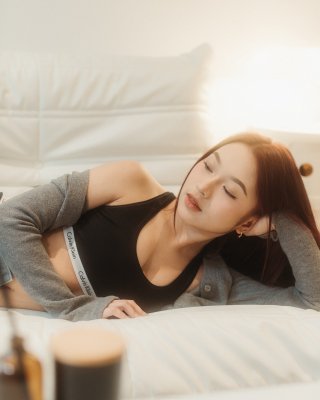 Angela Muji Photo #23