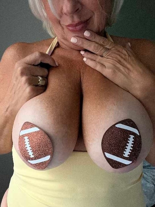 NautiMilf Photo #2