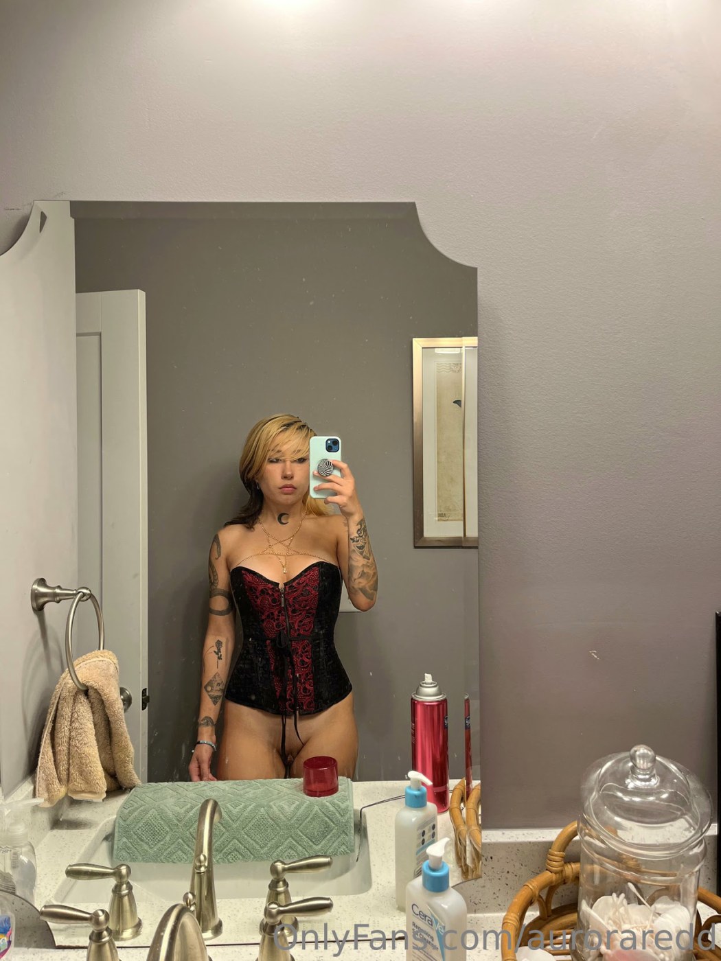 Auroraredd Photo #39