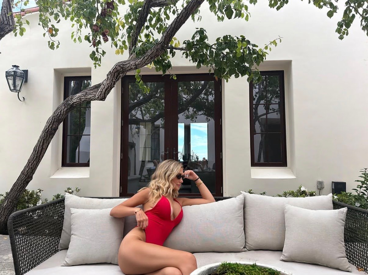 Liv Cook Photo #5