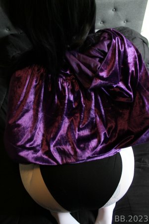 Hotgothmilf Post #10