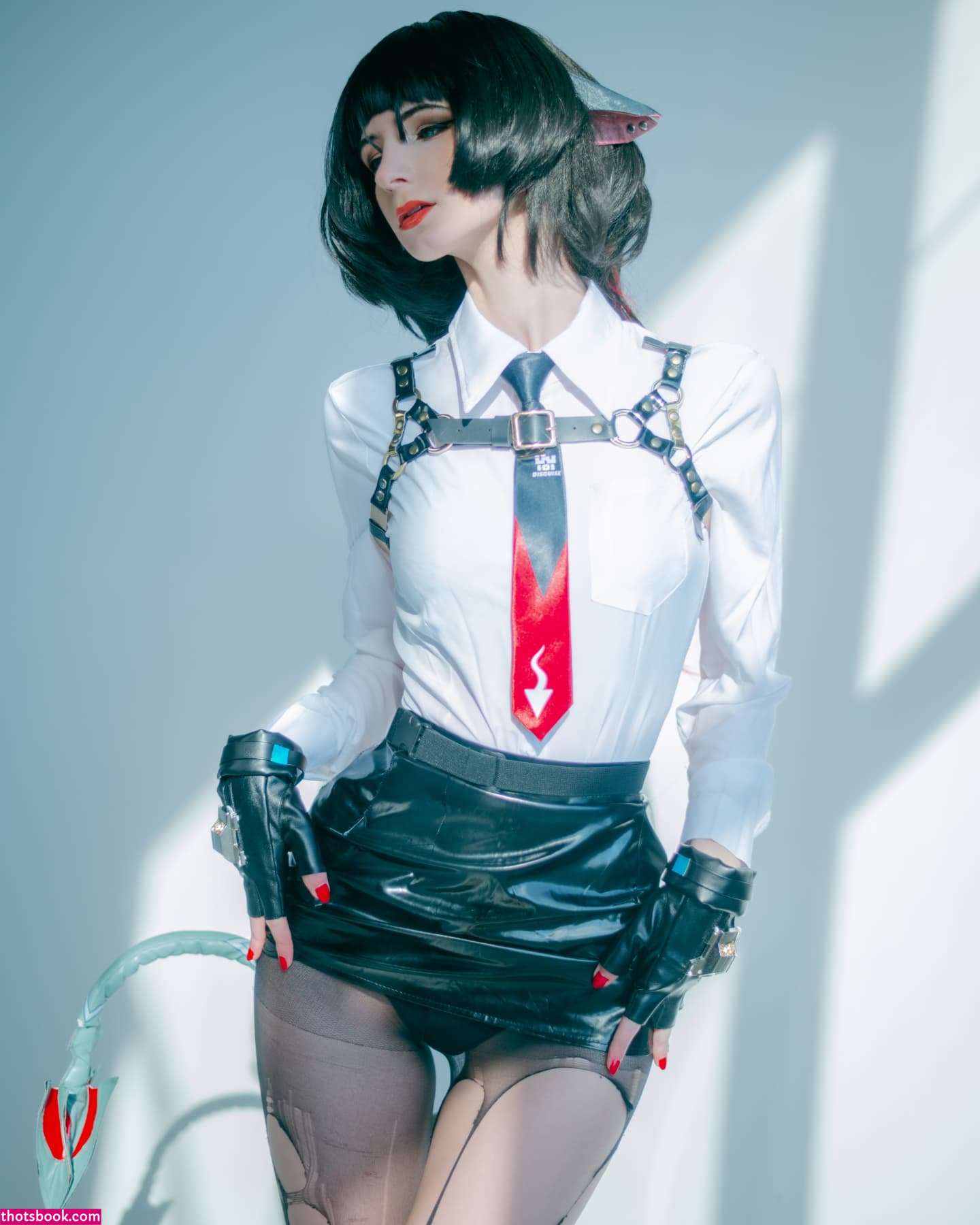 Holly White Photo #10