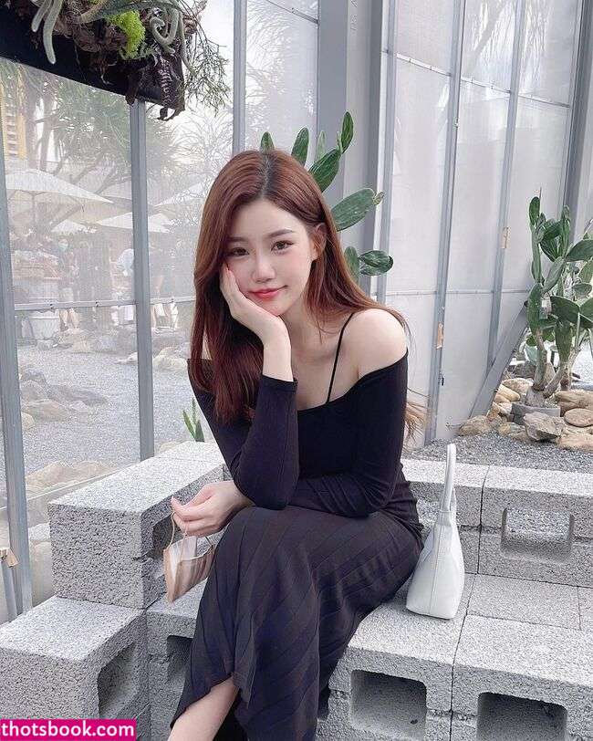 Chloe Lin Photo #24