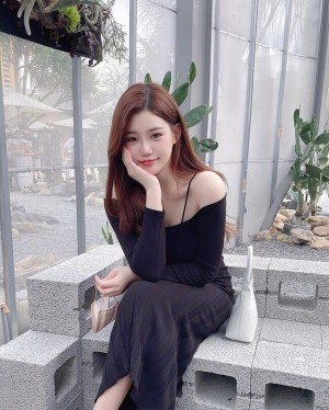Chloe Lin Photo #24