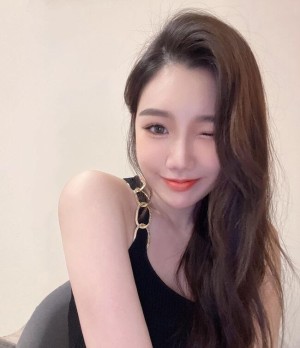 Chloe Lin Photo #25
