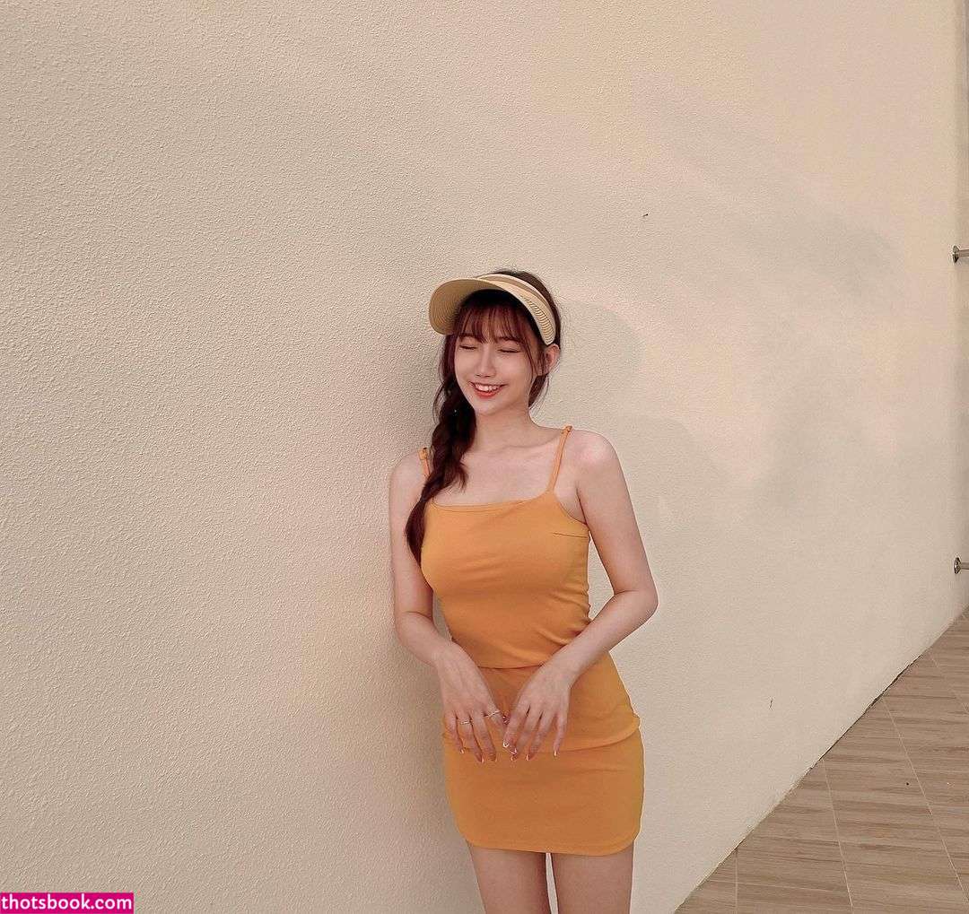 Chloe Lin Photo #30