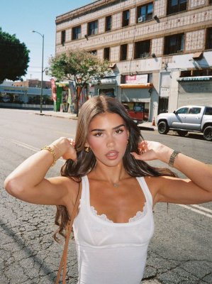 Leah Halton Photo #141