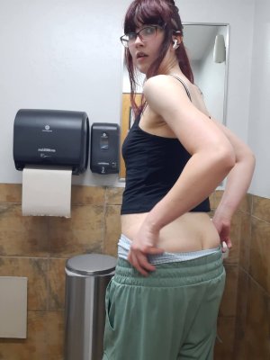 Julia Erdos Photo #4