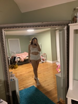melaniexdgarcia Photo #2