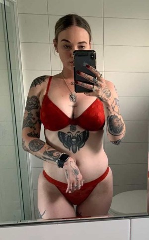 Goth Queen Nude Leaks OnlyFans Photos #5