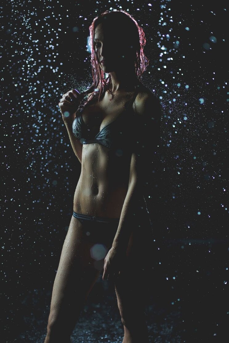 Jaclyn Glenn Rain Room Photoshoot 15+ Pictures 2105