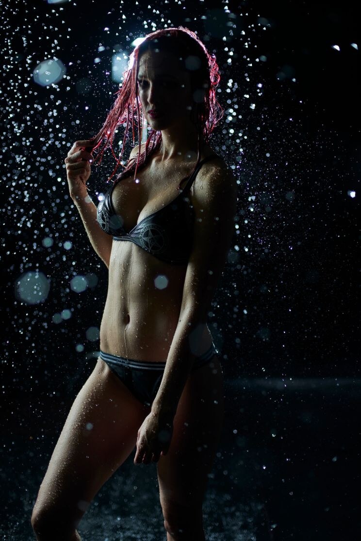 Jaclyn Glenn Rain Room Photoshoot 15+ Pictures 2110