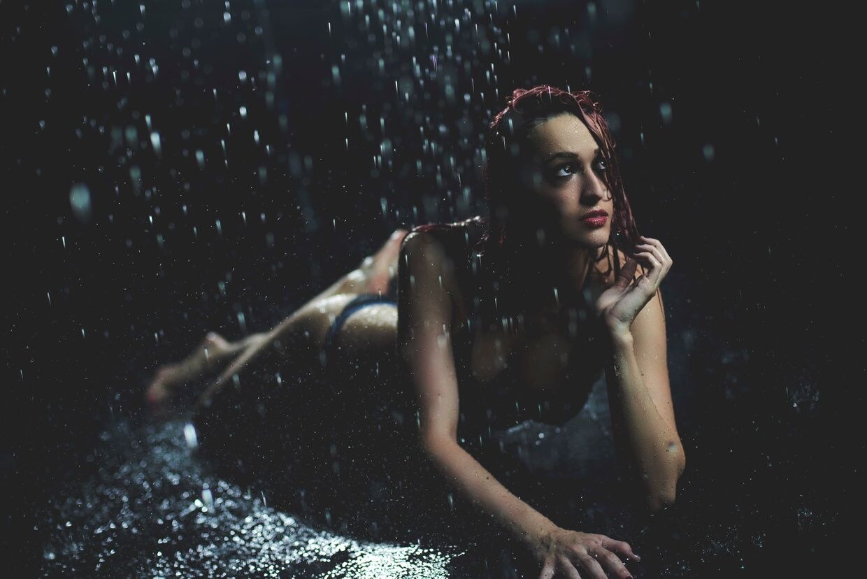 Jaclyn Glenn Rain Room Photoshoot 15+ Pictures 2111