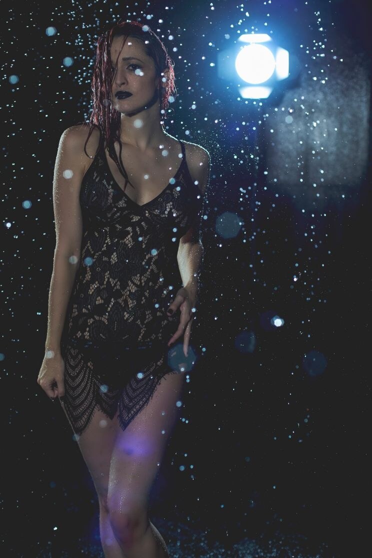 Jaclyn Glenn Rain Room Photoshoot 15+ Pictures 2118