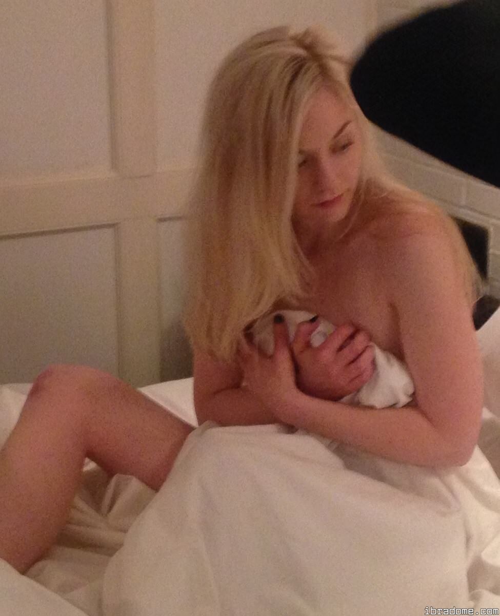 Emily Kinney Nude Photos 52012