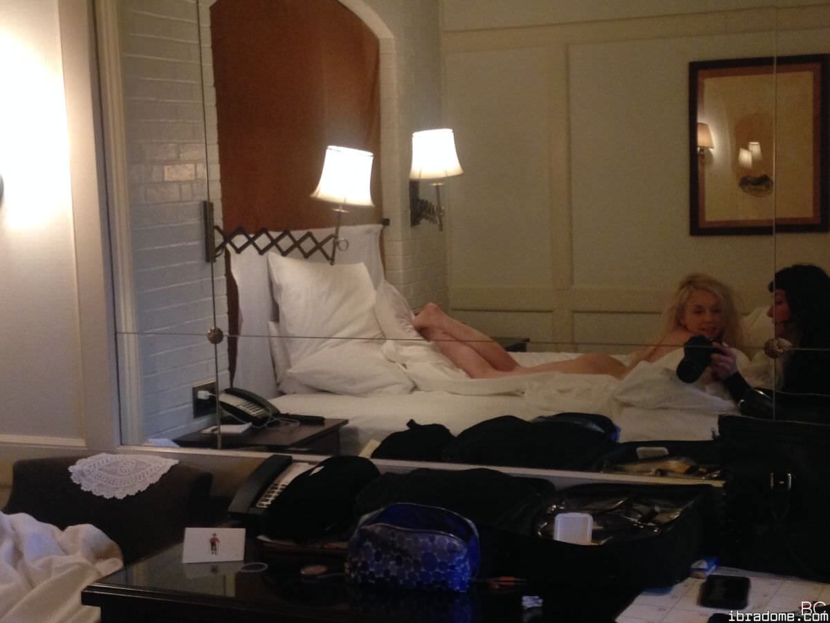 Emily Kinney Nude Photos 52019