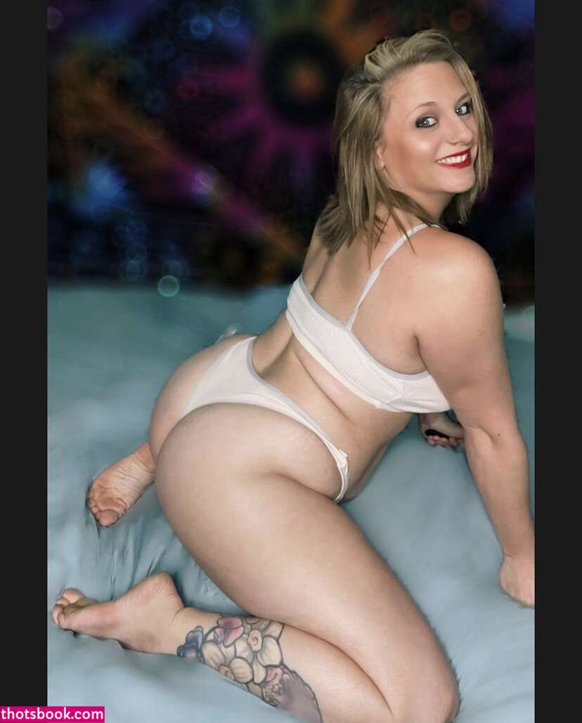 Christine smoke Photos #1 251527